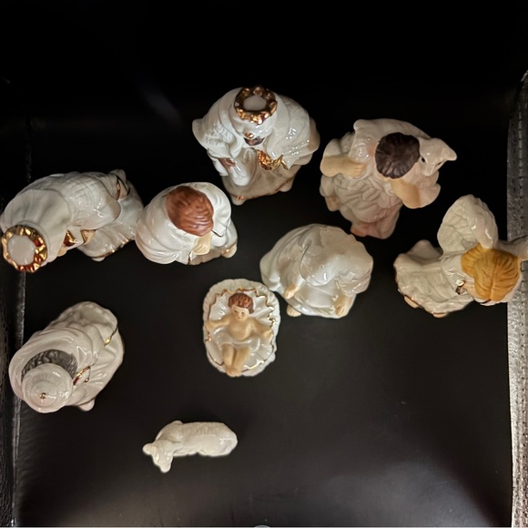 Galleria Fine Porcelain Nativity 9 Pc Set Figurine - Picture 9 of 13